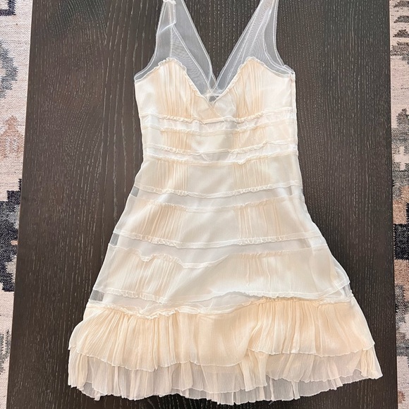 Stunning Ivory BCBG Max Azria Ivory tiered dress Sz 4 - Picture 1 of 9